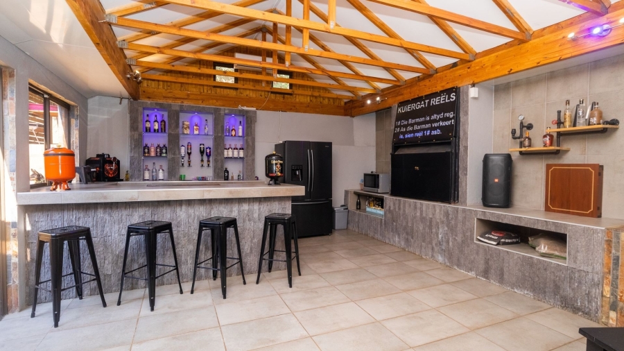 5 Bedroom Property for Sale in Protea Park North West